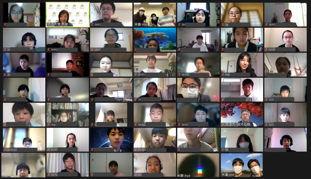 11月20日(土)に茨城大学宇宙科学教育研究センターのオンライン施設見学会と実習を行いました。先生も含め、50名が参加しました。
茨城大学の米倉 覚則 先生自らカメラを持って、高さ約30 mのアンテナの上にまで登られて撮影された画像は、とても臨場感がありました。